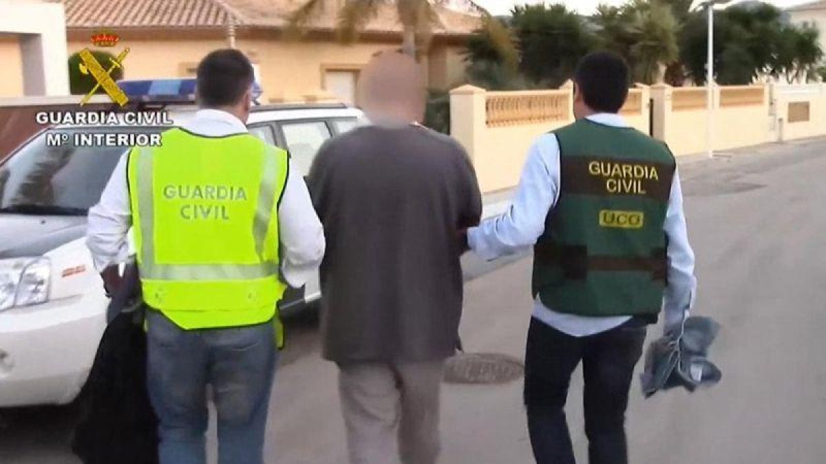 Detenido en Bulgaria un peligroso delincuente que figuraba entre los 10 más buscados por la Guardia Civil.