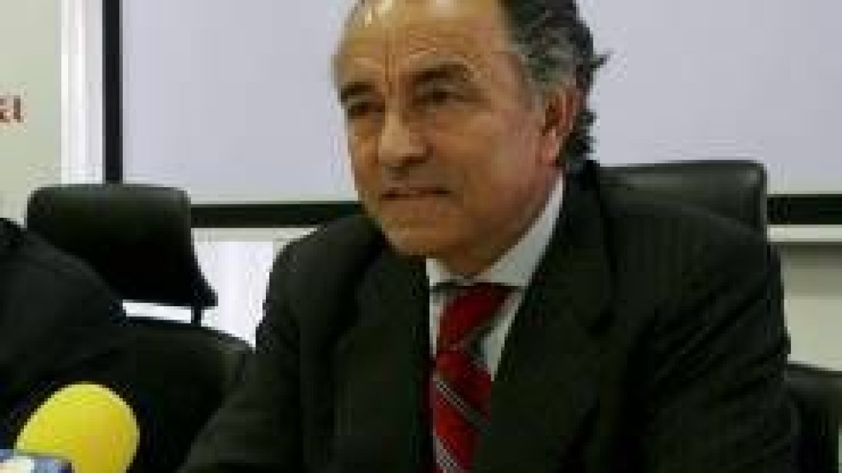Jesús Banegas, presidente de Aetic, durante la charla en la Cámara