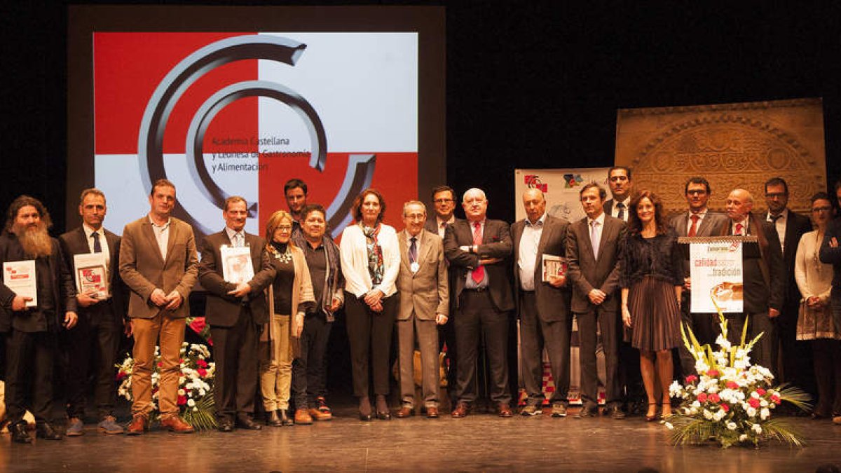 La consejera de Cultura y Turismo, Josefa Garcia, clausura la gala de entrega de los premios Castilla y León Gastronómica. J. L. LEAL