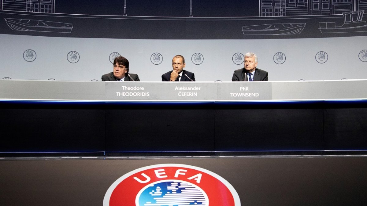 Theodoridis, secretario; Ceferin, presidente; y Townsend, director de comunicaciones de Uefa. LONKHUIJSEN