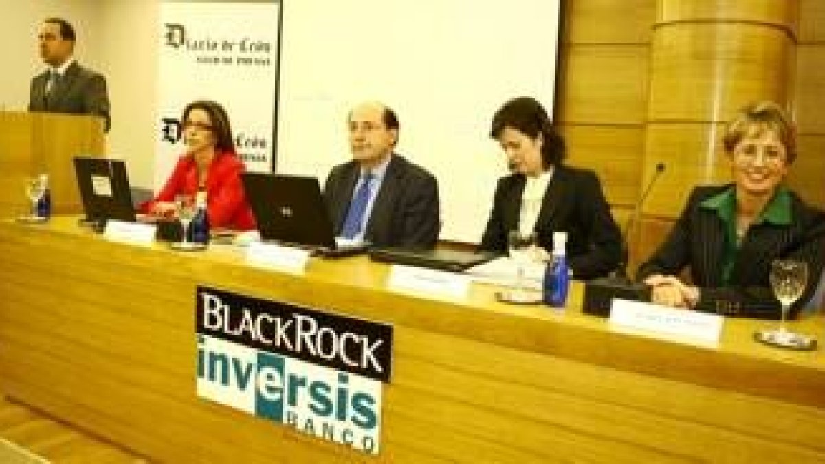 Los ponentes en un momento de la charla organizada por Inversis Banco