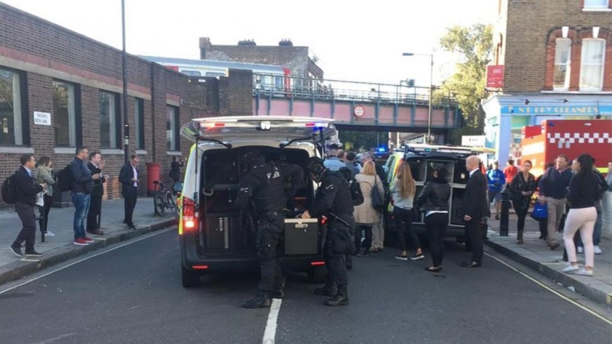 Dispositivo policial y de emergencias por el atentado en el metro de Londres