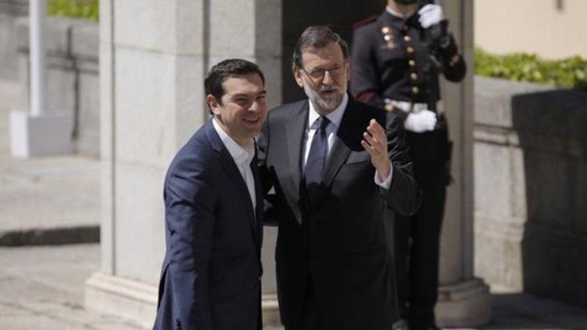 Mariano Rajoy recibe el primer ministro de Grecia, Alexis Tsipras, en el Palacio del Pardo de Madrid.