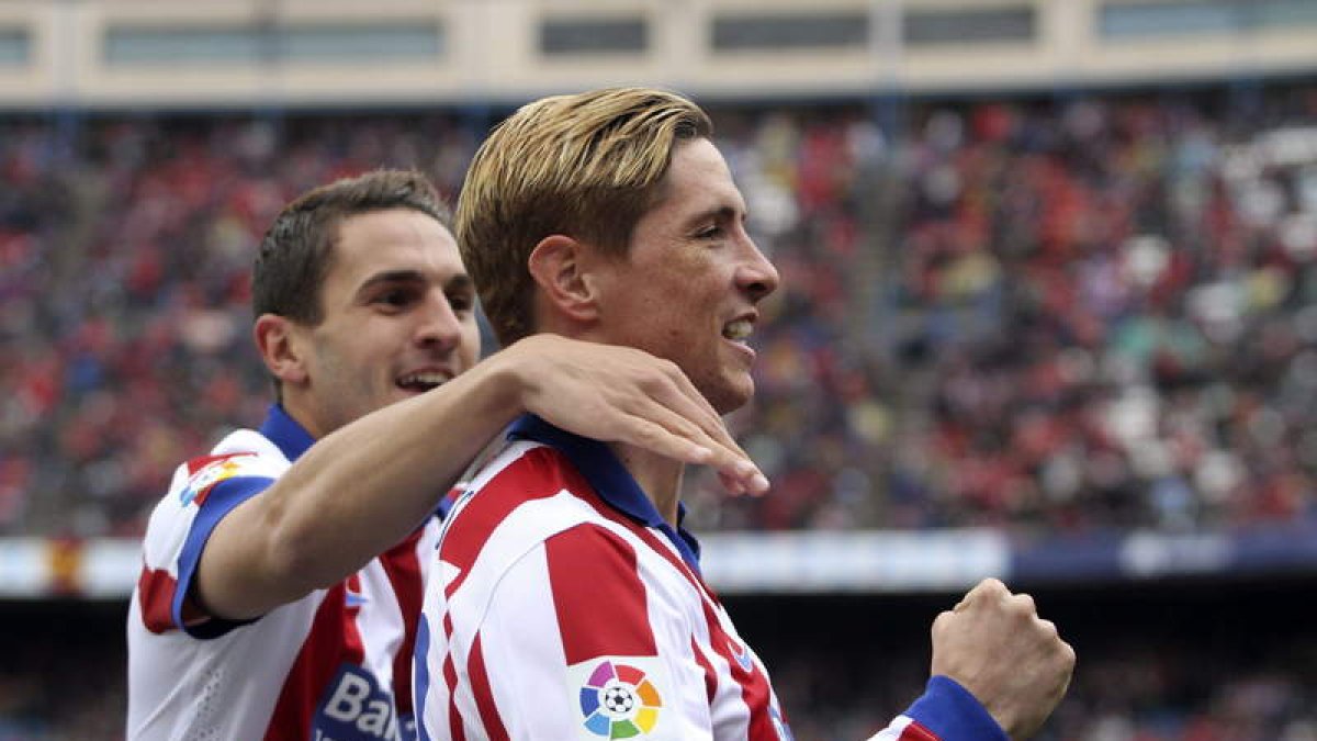 Fernando Torres celebra su primer tanto.