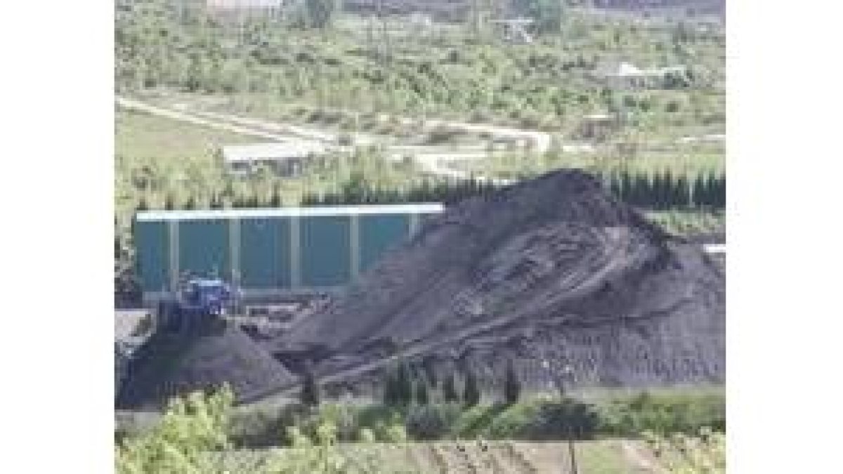 Las pilas de carbón del grupo Alonso a las puertas de Compostilla II