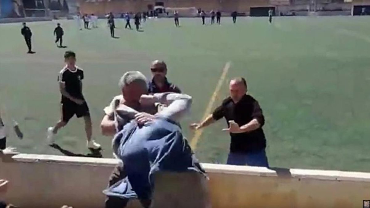 Una imagen de la pelea entre padres en el partido de infantiles en Mallorca