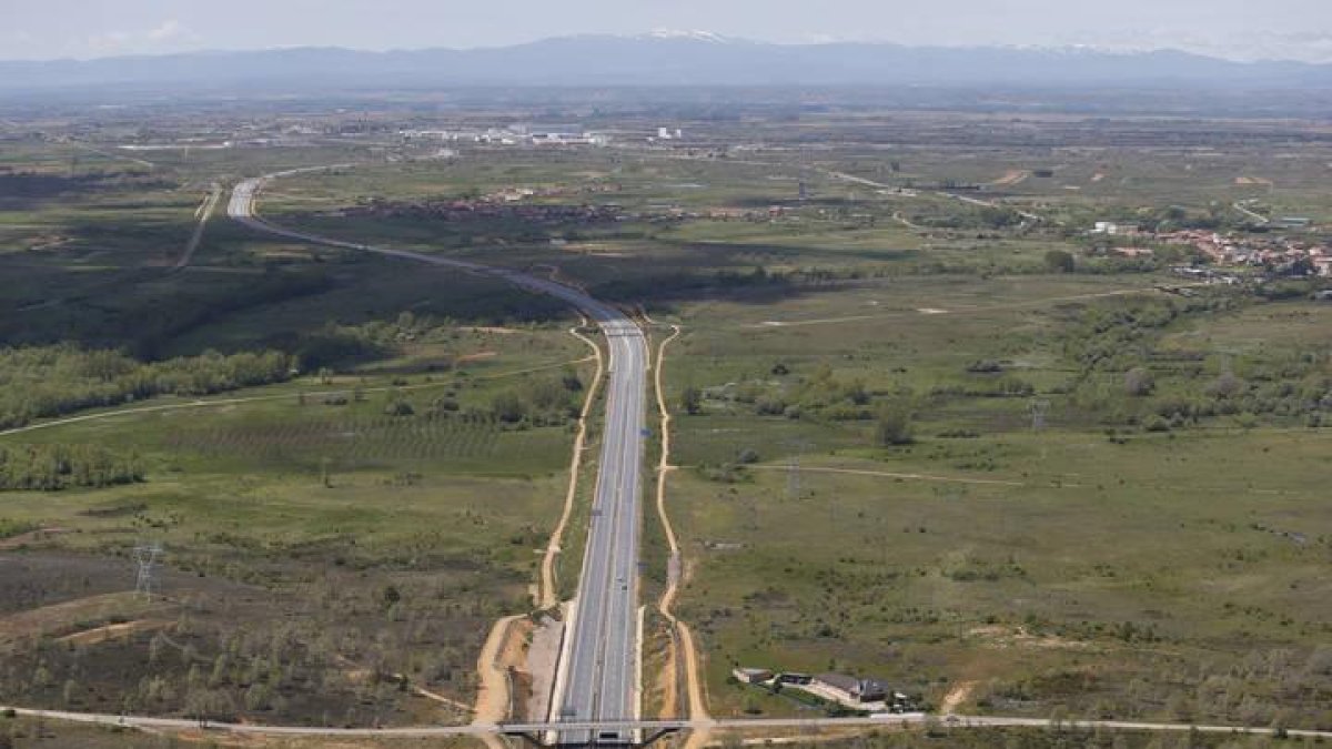 Vista aérea de la autopista León-Astorga