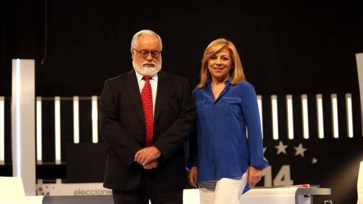 Los candidatos a las elecciones europeas de PSOE (Elena Valenciano) y PP (Miguel Arias Cañete), en el cara a cara celebrado en televisión el pasado 15 de mayo.