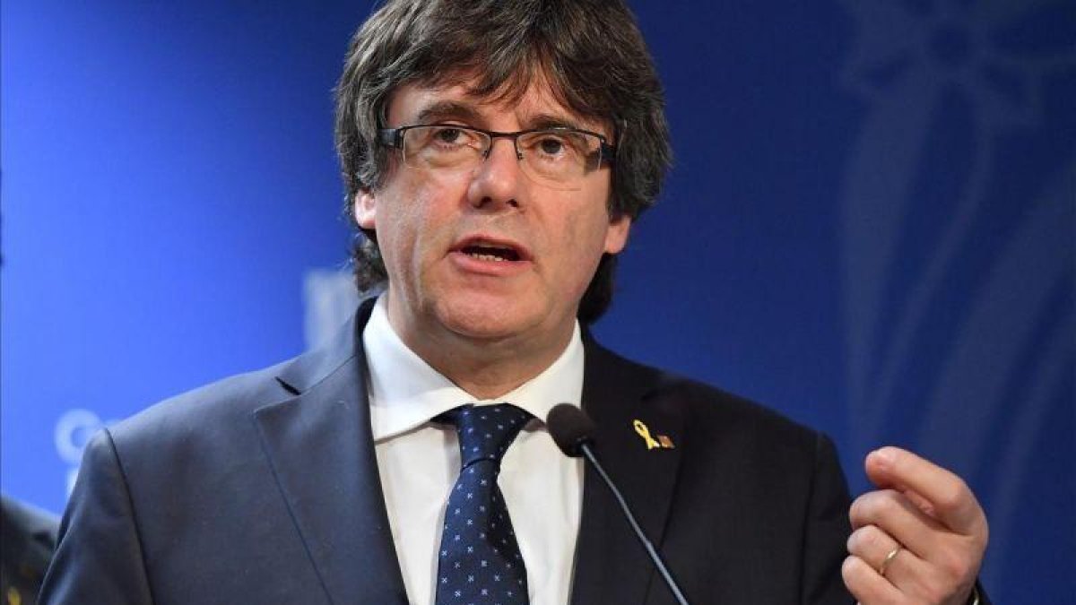 Carles Puigdemont durante la conferencia de prensa que ha ofrecido, este mediodía, en Bruselas.