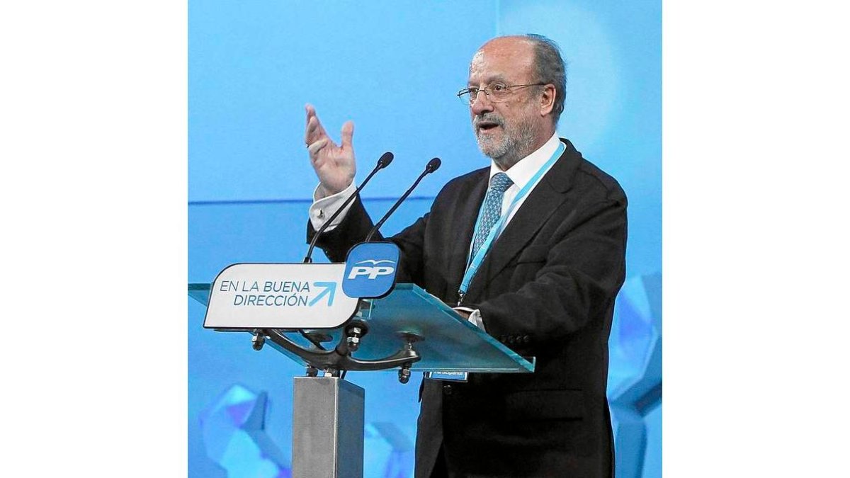 León de la Riva durante su intervención ayer en la Convención del PP.