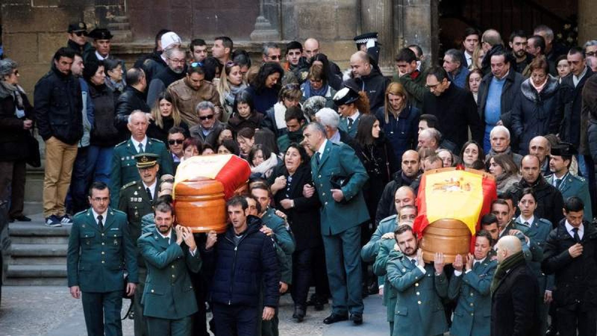 Un momento del funeral que se celebró ayer en la iglesia de Santa María de Alcañiz. A. GARCÍA