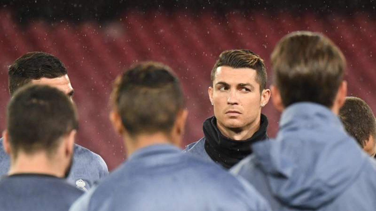 El Madrid recupera a Cristiano Ronaldo para la caldera del campo napolitano. CIRO FUSCO
