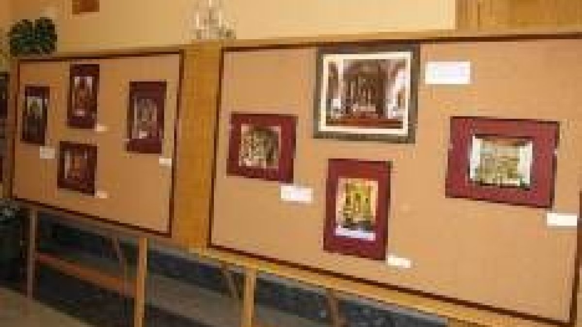 Exposición fotográfica de retablos de la comarca que puede visitarse en Bustillo del Páramo