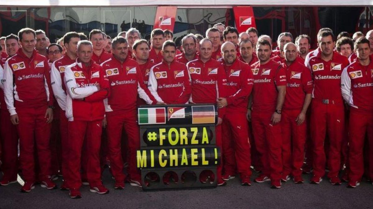 El equipo Ferrari le desea una feliz recuperación a Michael Schumacher.
