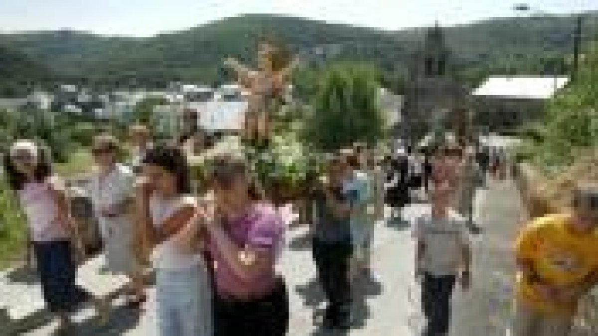 La procesión estuvo acompañada por el grupo cultural La Picota