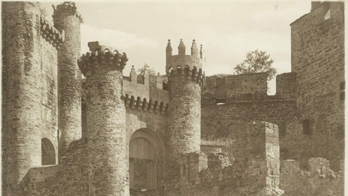 Así estaba el Castillo de Ponferrada hace ahora un siglo. WINOCIO TESTERA. CORTESÍA DE JAVIER GARCÍA BUESO