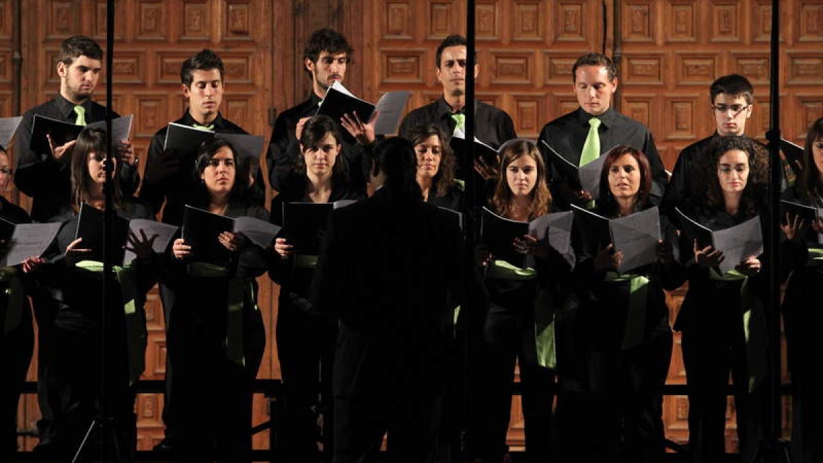 El Coro Ángel Barja se ha alzado ganador en numerosos festivales y certámenes de canto coral de toda España.