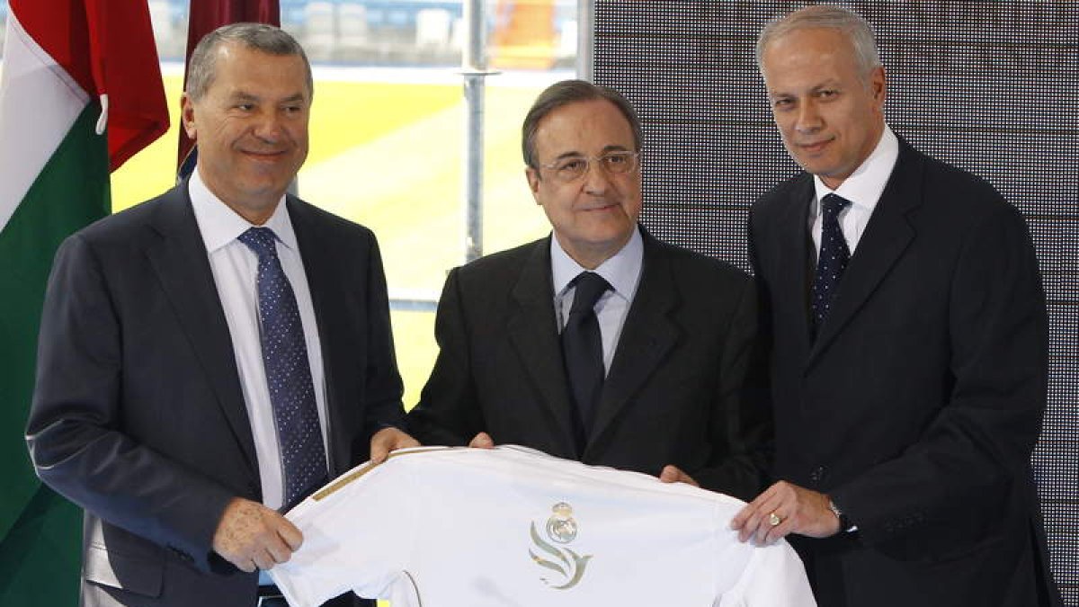 Khater Massaad, Florentino Pérez y Louis Armand, en la presentación de Real Madrid Resort Island.