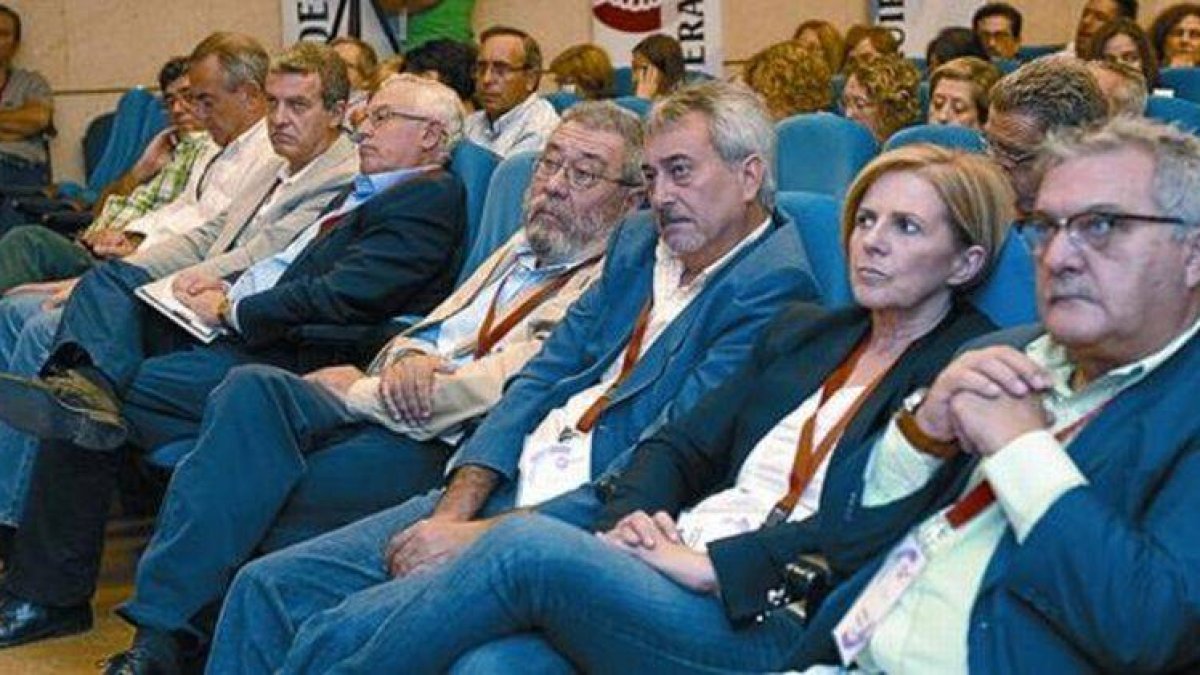 El secretario general de UGT, Cándido Méndez (centro), en un acto del sindicato en Murcia.