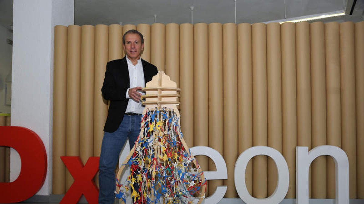 Ernesto González Castañón es el organizador de los eventos TEDxLeón, con la colaboración de un entusiasta equipo de voluntarios. SECUNDINO PÉREZ