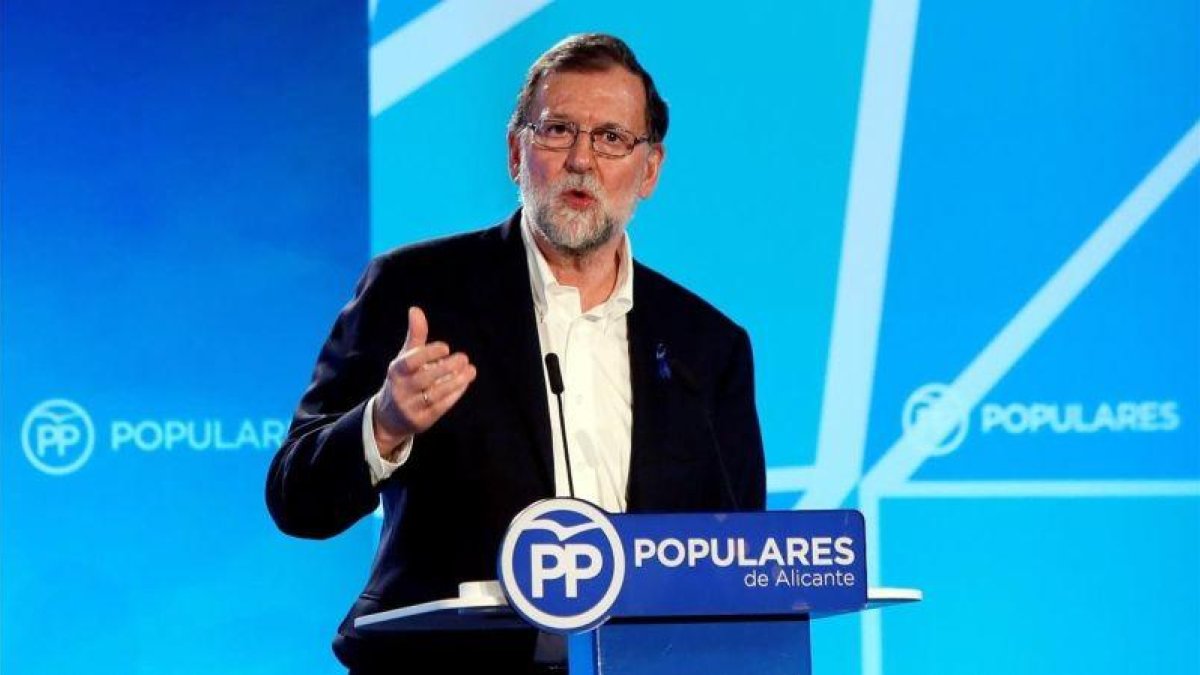 Rajoy, en el mitin del PP en Alicante, cuya alcaldía acaba de recuperar el partido.