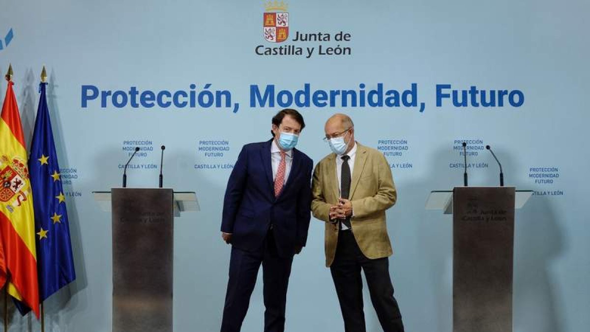 Alfonso Fernández Mañueco y Francisco Igea ayer, en la comparecencia para hacer balance de los dos años de legislatura. NACHO GALLEGO