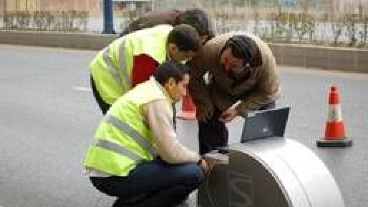 Técnicos de la empresa encargada del proyecto realizaron las mediciones en dos calles del municipio