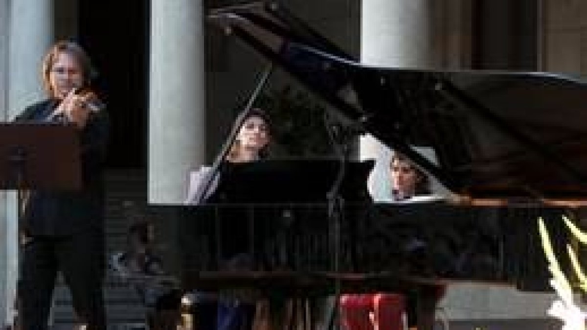 Momento del concierto de Serguei Teslia y Elisaveta Blumina
