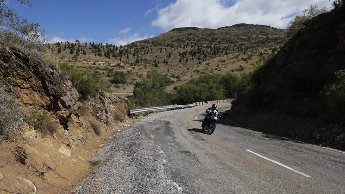 Las comarcas de Babia y Luna han reclamado el arreglo de la carretera del pantano.