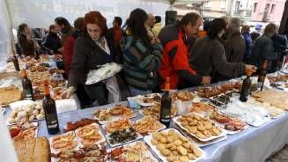 Candás trajo a León una muestra del marisco que ofrecerá en la feria desde el día 17