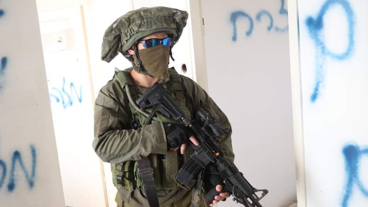 Imagen de un militar israelí en Gaza. NEIL HALL