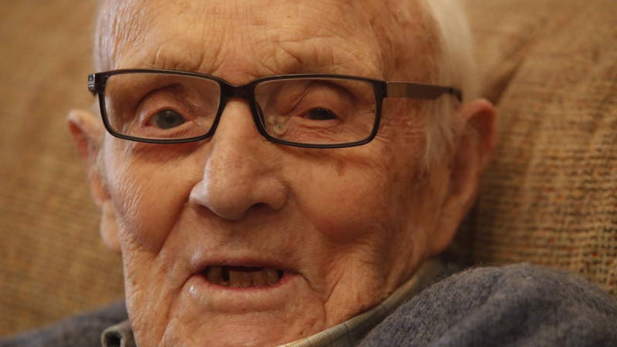 Antonio Ibáñez Valdeón, es una de las 343 personas que residen en León con más de 100 años