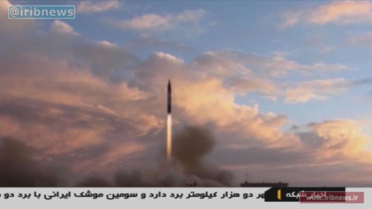 Imagen de vídeo del lanzamiento del nuevo misil iraní, difundida un día después de ser exhibido por primera vez en Teherán, el 23 de septiembre.