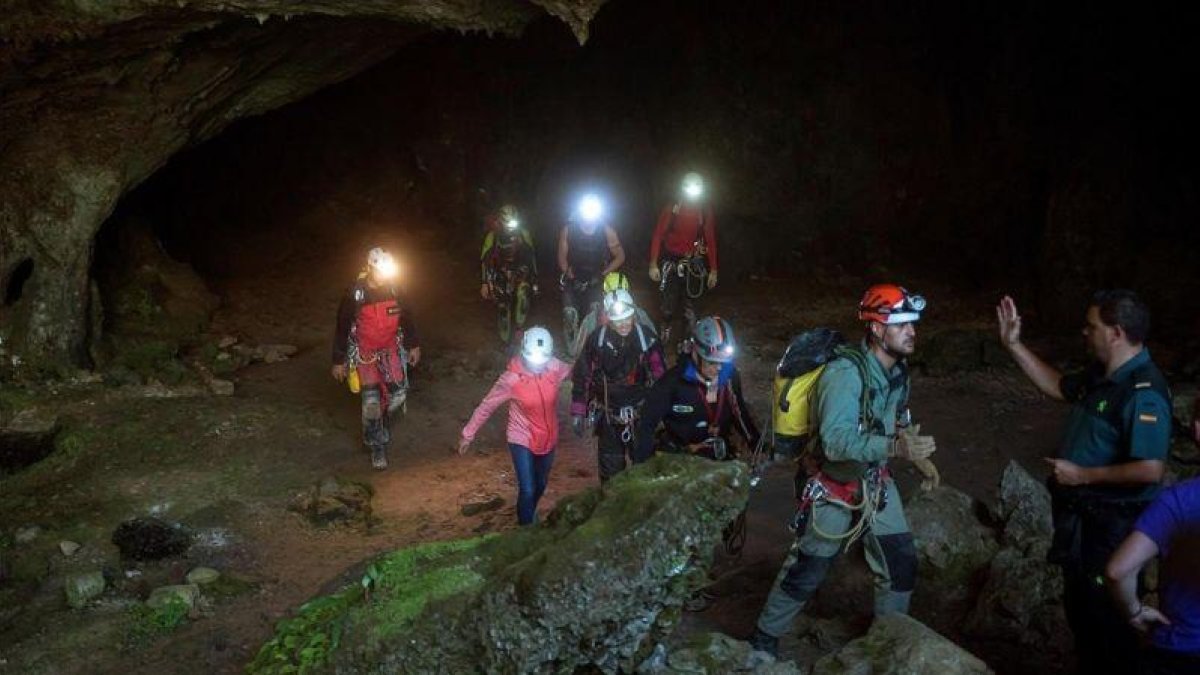 Salen las tres espeleólogas perdidas en la cueva Coventosa (Cantabria).