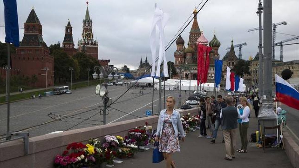 Puente junto al Kremlin donde fue asesinado Borís Nemtsov.