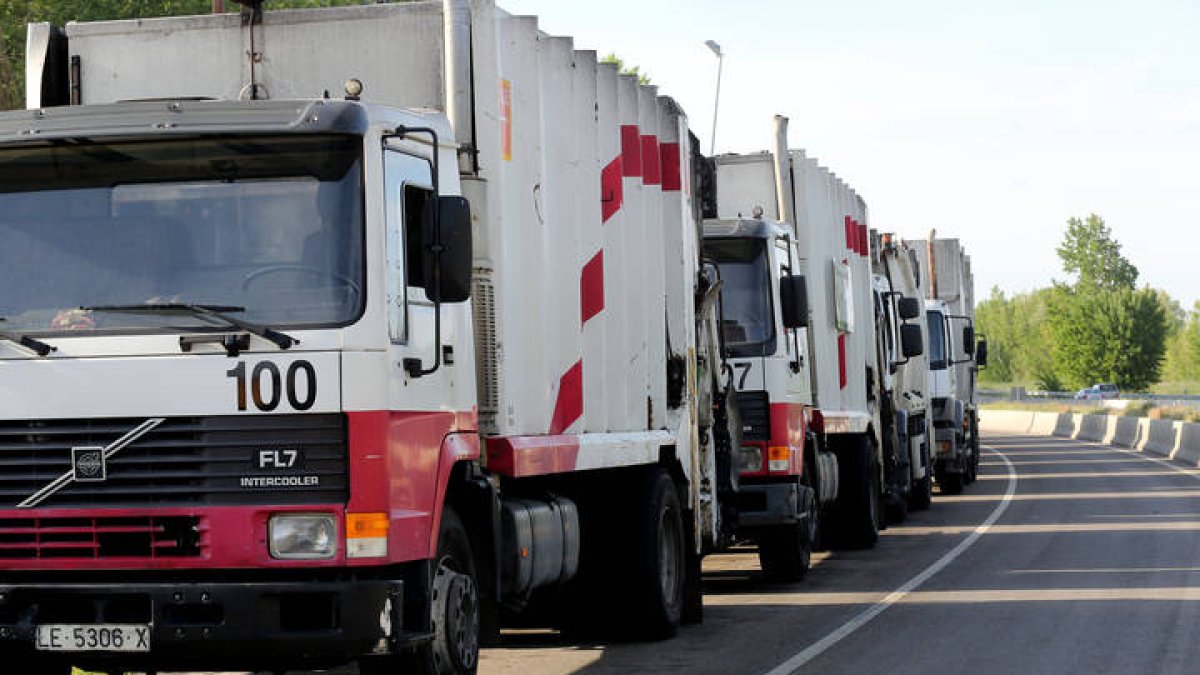 Los camiones volverán a acumularse a las puertas del CTR. MARCIANO PÉREZ