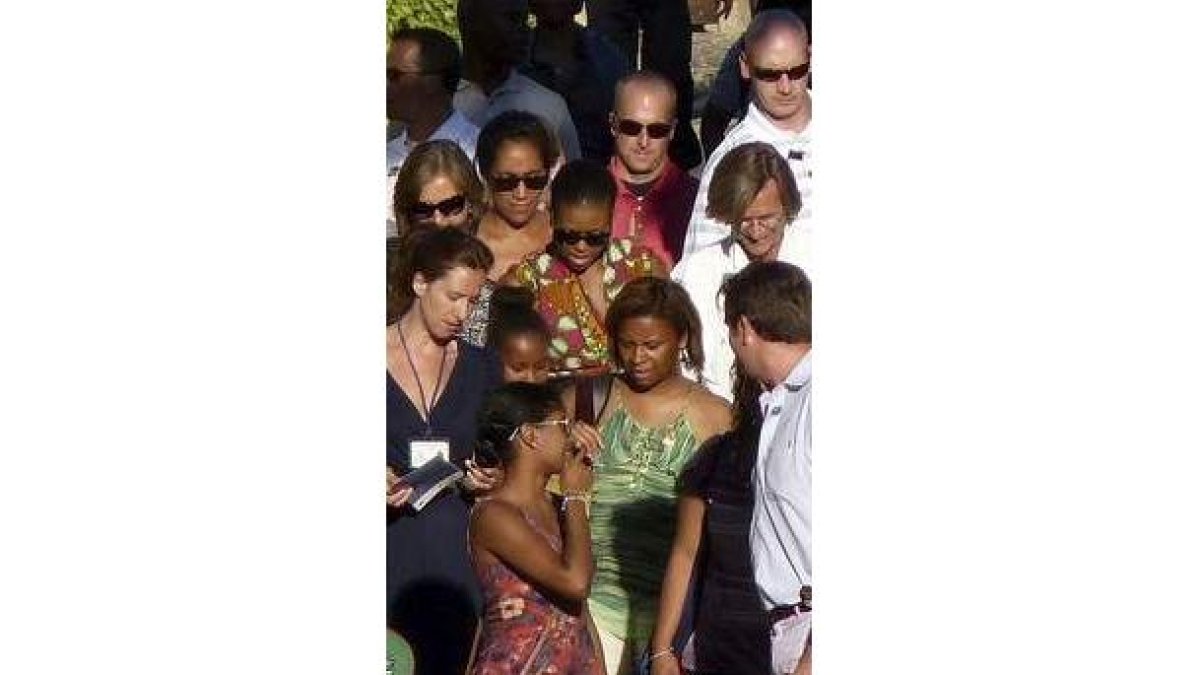 Michelle Obama, en el centro de la imagen.