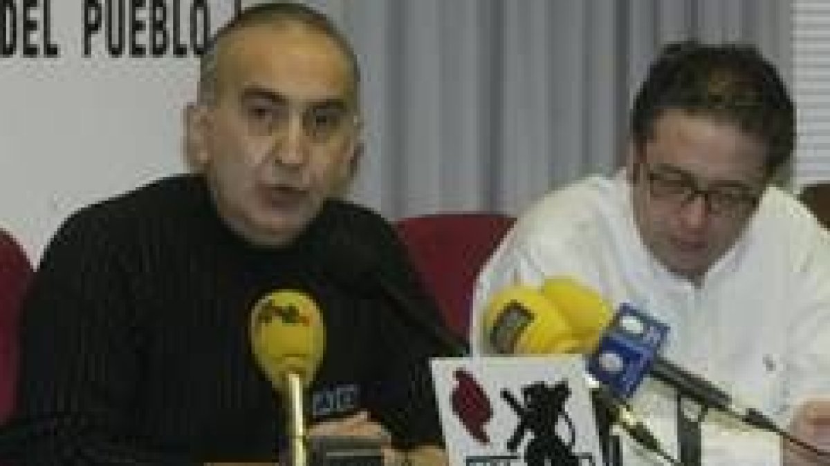 José María Rodríguez de Francisco y Javier Chamorro, durante su comparecencia ante los periodistas