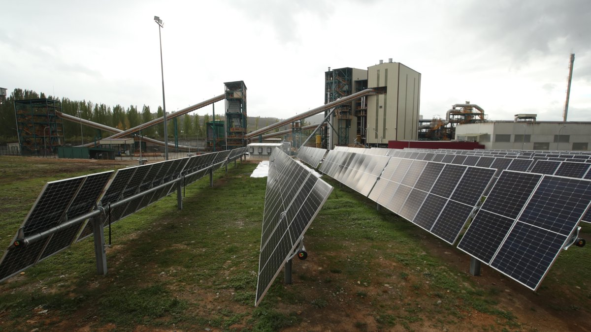 Planta solar de la Ciuden en Cubillos donde se evaluarán los riesgos y beneficios de la energía fotovoltáica. L. DE LA MATA