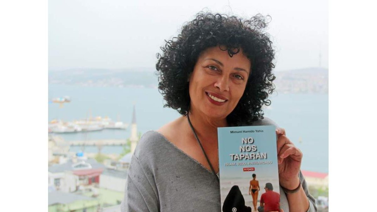 La escritora Mimunt Hamido Yahia, autora del ensayo ‘No nos taparán’. ILYA U. TOPPER
