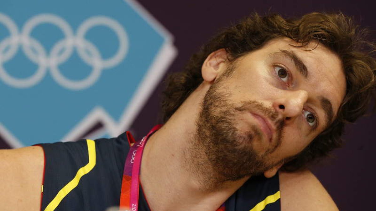 Pau Gasol bromeó sobre la indumentaria para la ceremonia de inauguración de hoy.