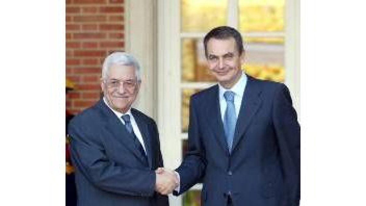 Zapatero recibió ayer en la Moncloa al líder palestino Abú Mazen