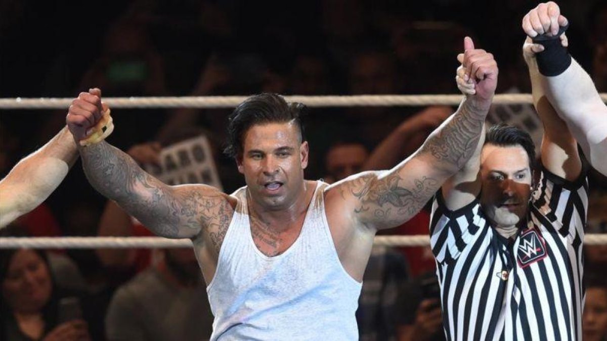 Tim Wiese venció su primera pelea oficial en la WWE.