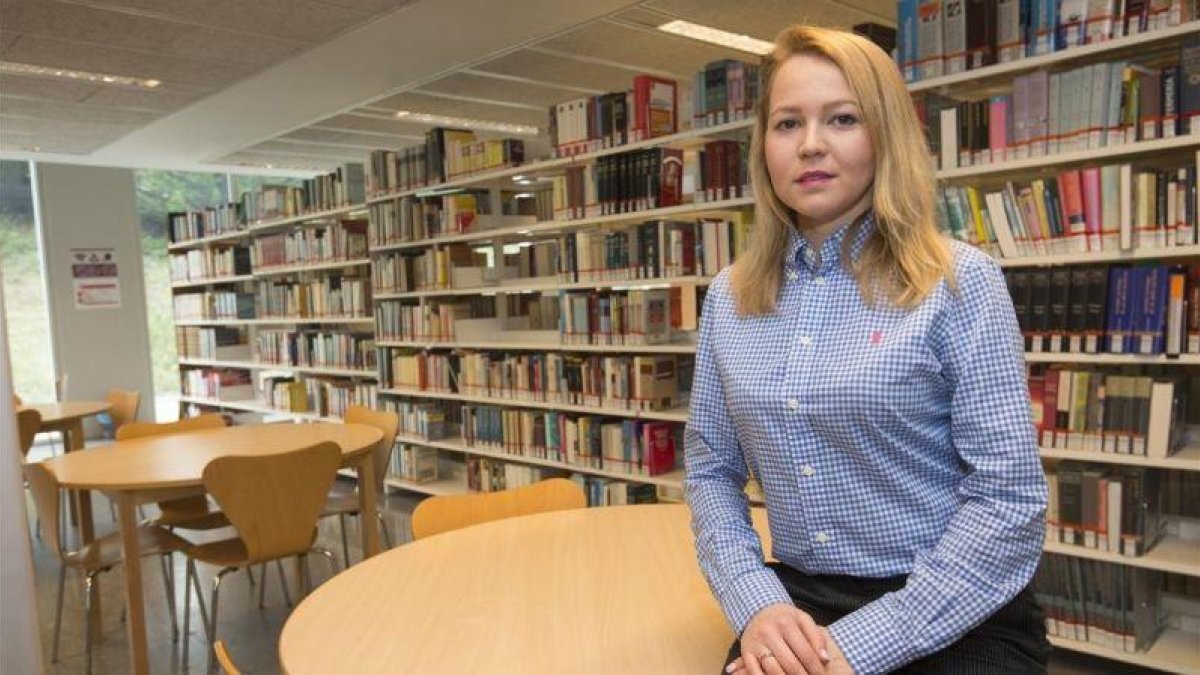 La estudiante Svetlana Gritsenko posa en el campus Cataluña de la Universitat Rovira i Virgili (URV), el pasado viernes.