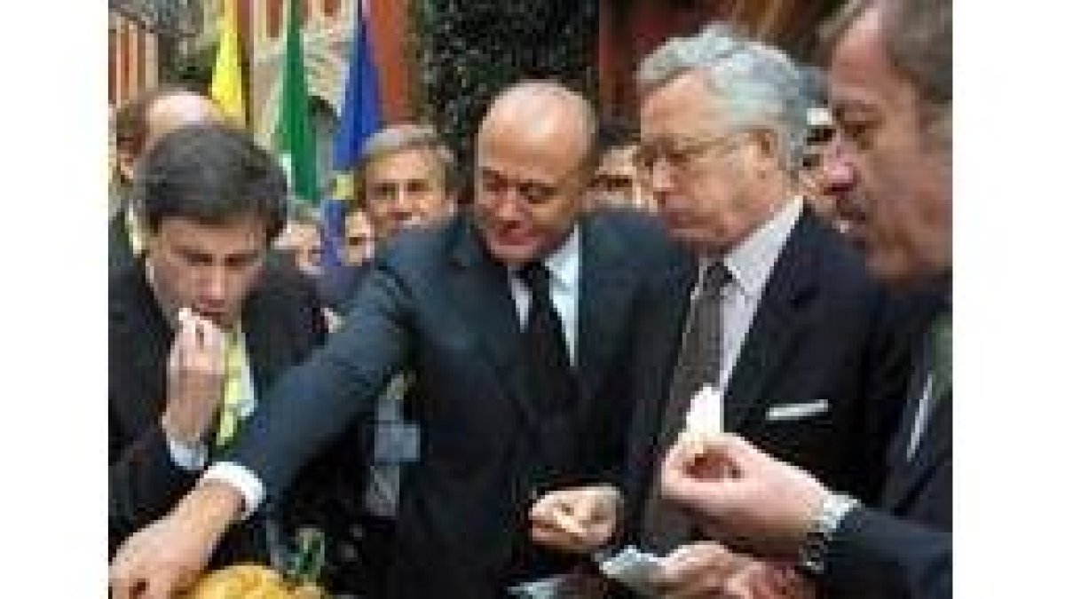 Tres ministros italianos de Agricultura disfrutaban ayer de un banquete a base de pollo