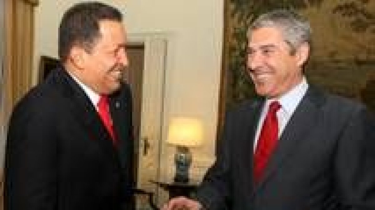 Hugo Chávez habla con primer ministro portugués, José Sócrates