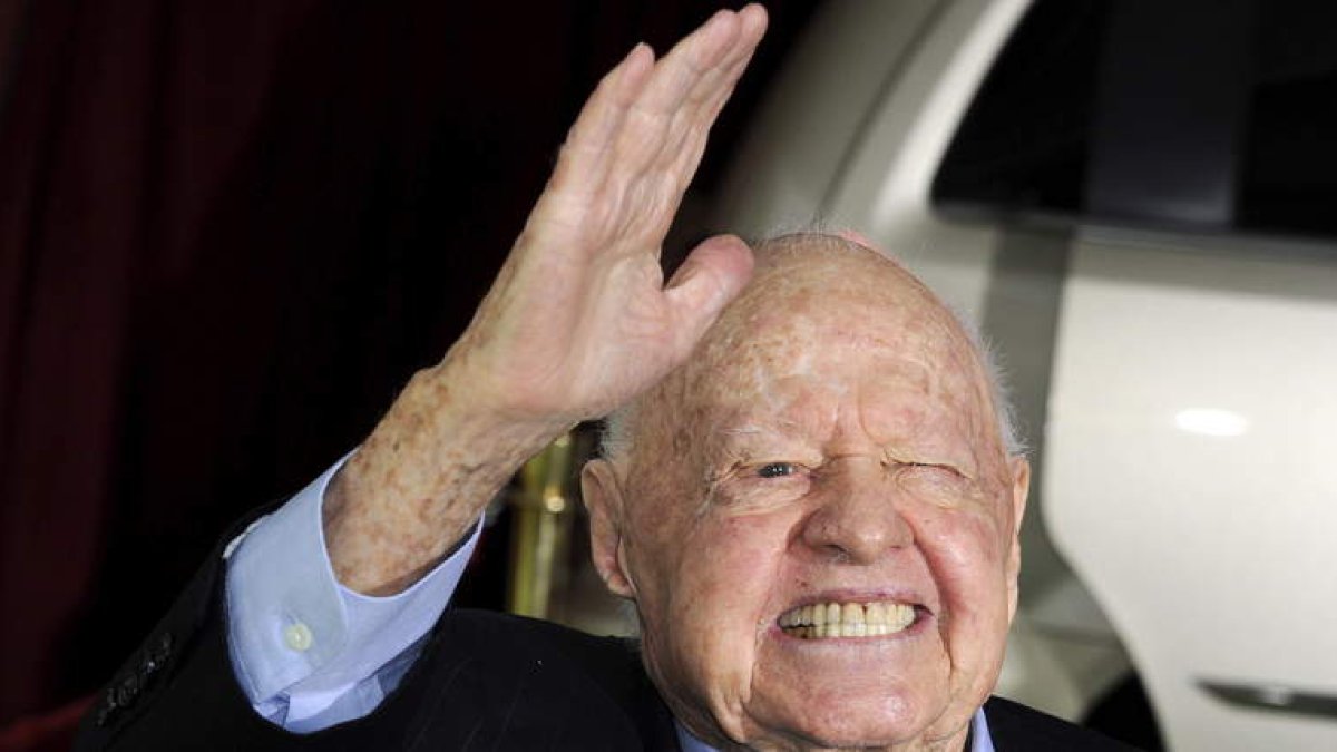 Foto tomada en 2011 del actor Mickey Rooney a su llegada a la presentación en Los Ángeles de la película ‘Los Muppets’.