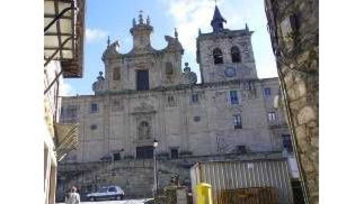 El edificio de los Padres Paúles en Villafranca del Bierzo
