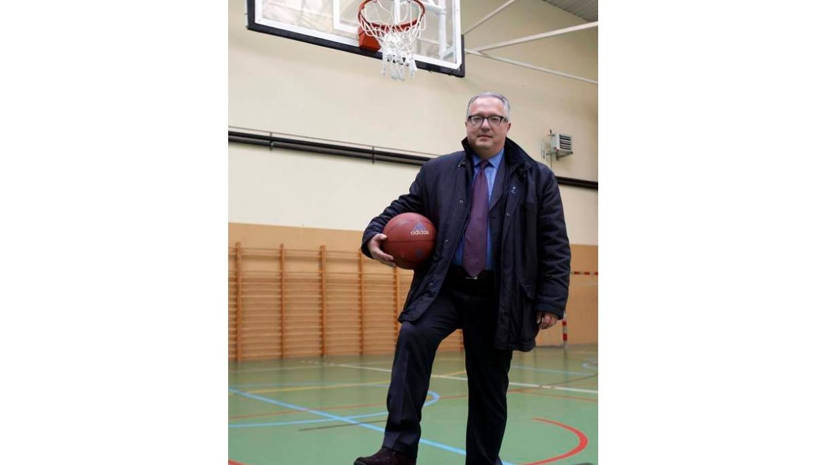 Gherardini, uno de los mejores gestores de la NBA, en el pabellón de la Universidad de León.