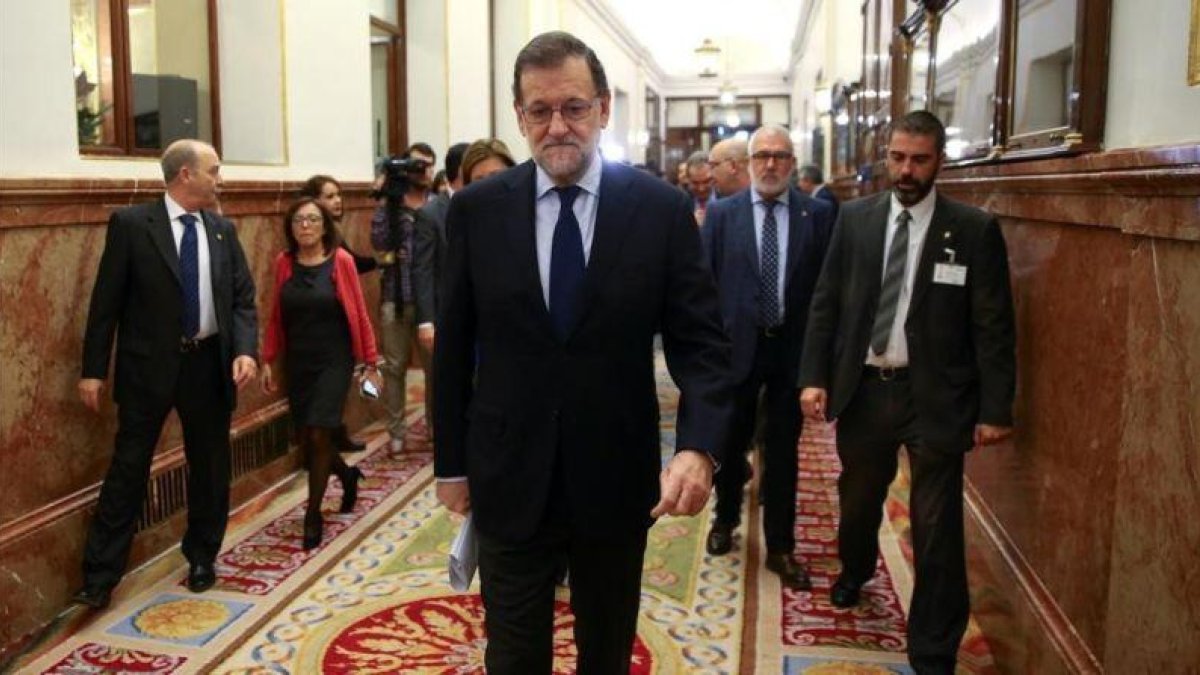 Mariano Rajoy llega a la primera sesión de control del Congreso esta investidura.